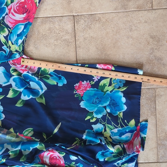 Feminine flowy floral kimono - Picture 7 of 8